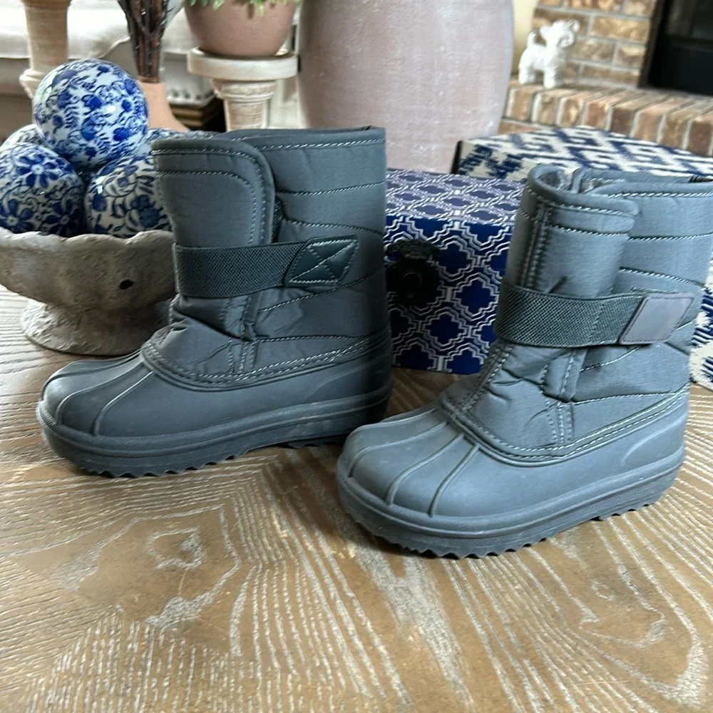 Little Boys Charcoal Gray Sweater Winter Faux Fur  Lined Snow Boots